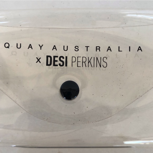 QUAY X DESI PERKINS CLEAR GLASSES CASE - Picture 3 of 5